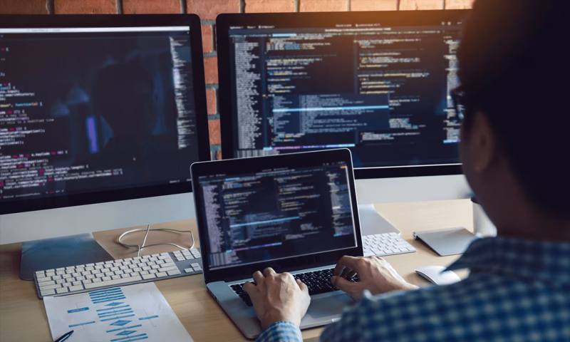 数据科学选型:R与Python如何赋能卓尼县网站建设?